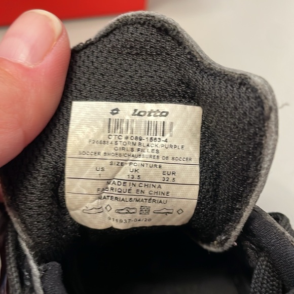 Girls Lotto Storm soccer cleats size 1 - Picture 3 of 10